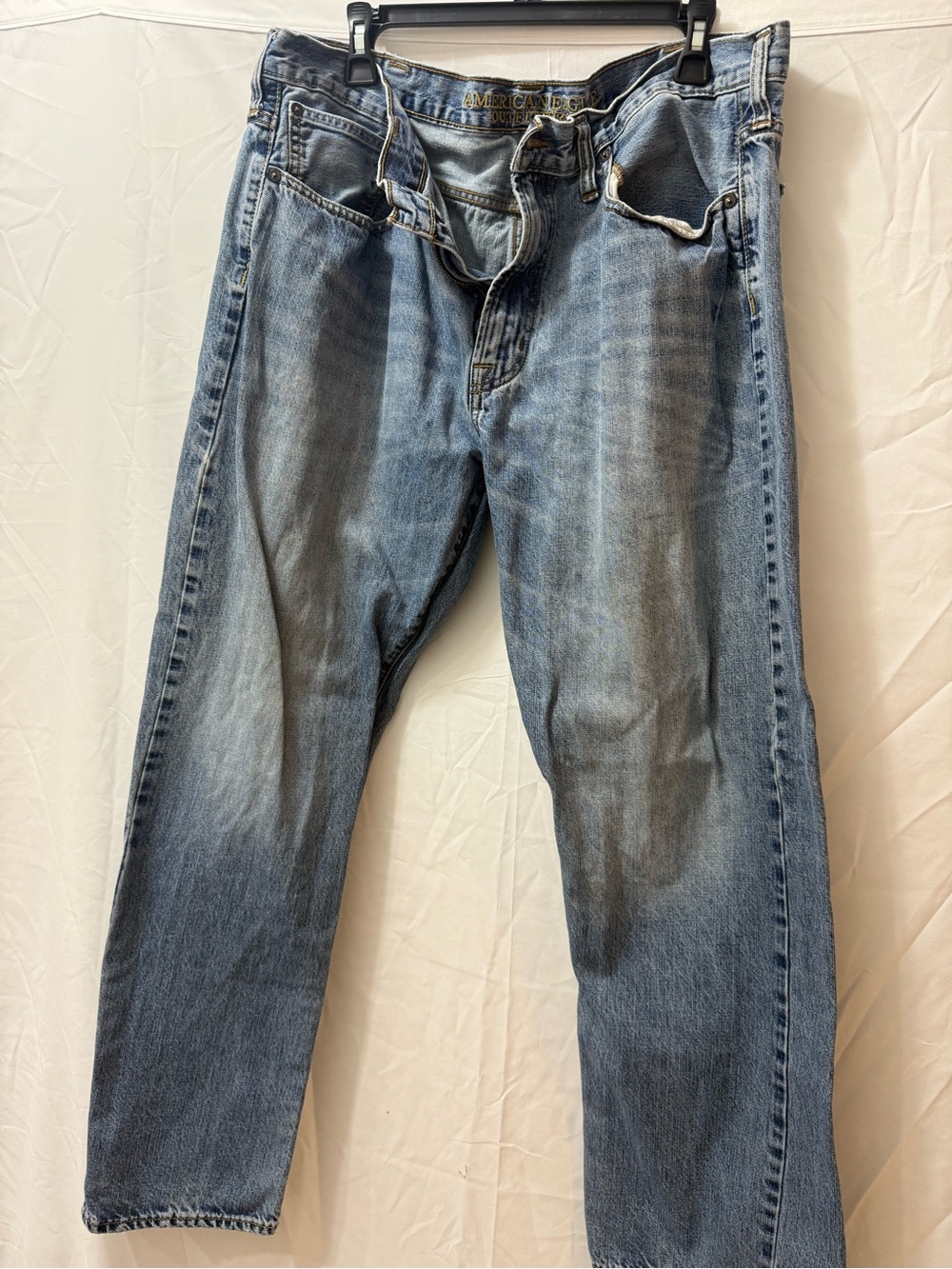 American Eagle Outfitters Men's Relaxed Light Blue Washed Jeans